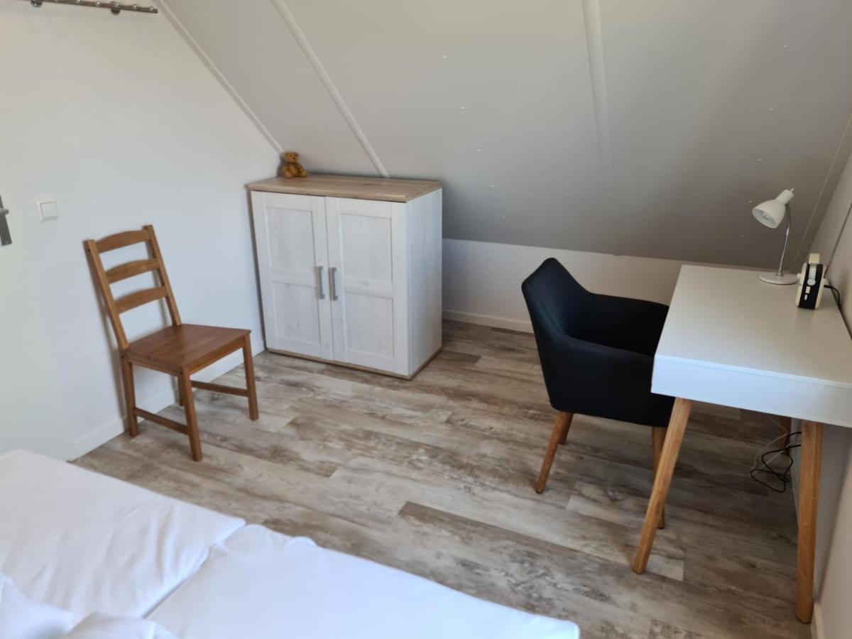69 Op Recreatiepark De Wielen Holiday home